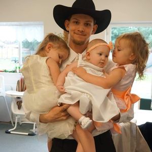 Meet your Posher, Levi